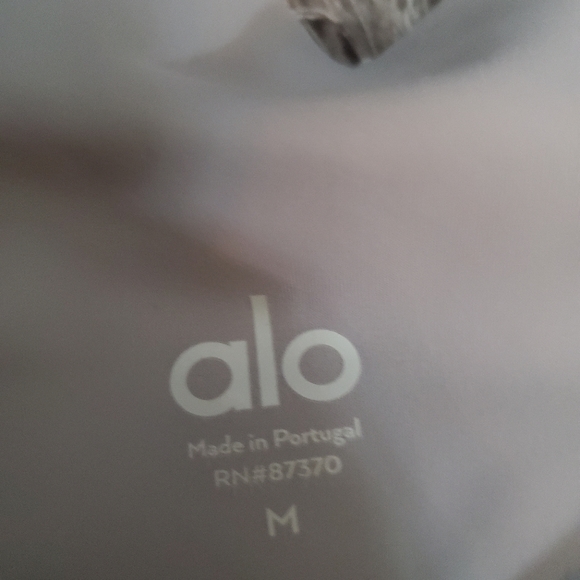 Alo Yoga Ripped Warrior medium leggings - Picture 4 of 4